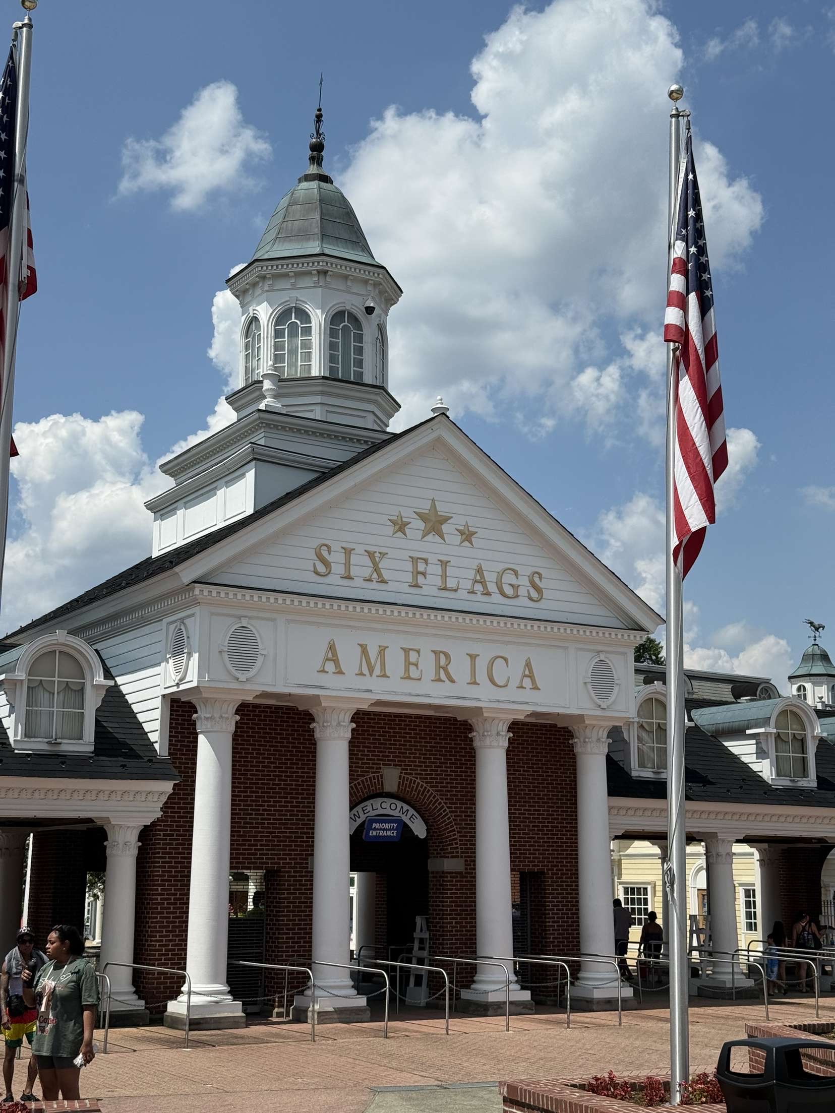 Six Flags America enterance